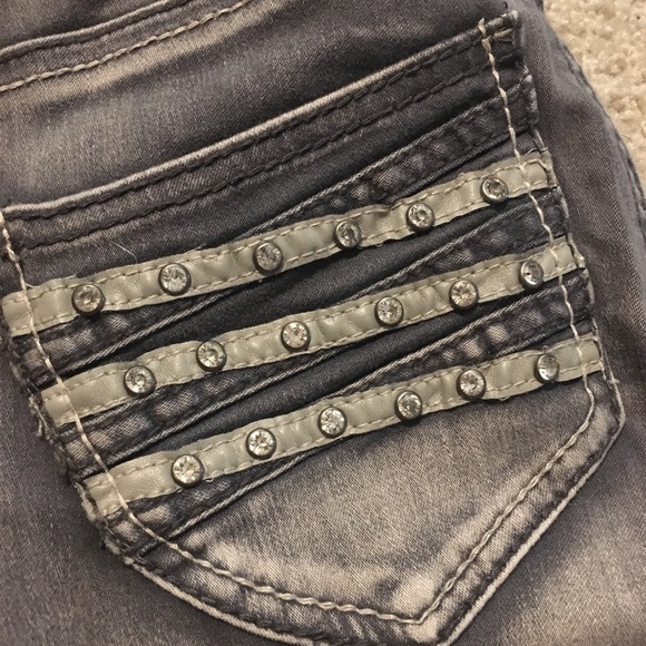 ❄️Grey Cache Embellished Capris - Picture 5 of 7